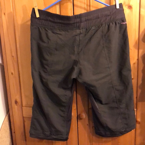 Nike gray shorts size m - Picture 3 of 3